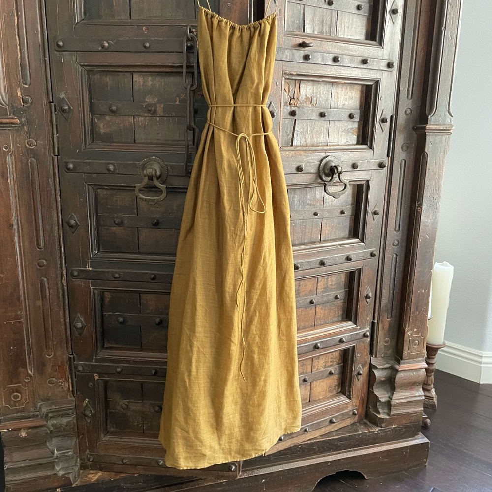 Stunner! This dress is so fun and cool.  Lined with silk and has pockets.